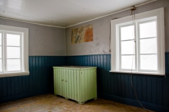Köket och sparat årtal på väggen
